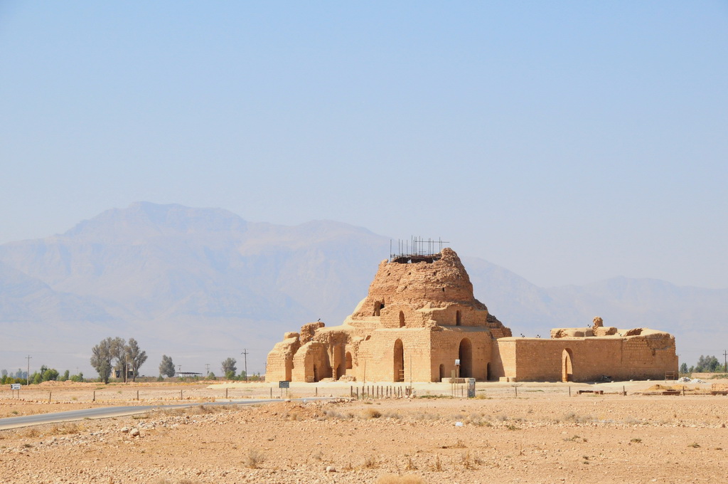 Sarvestan Palace